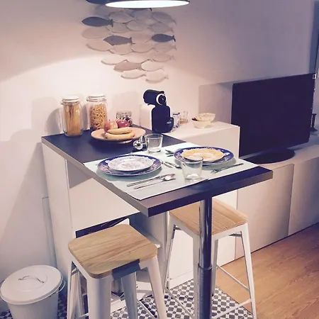 Apartment 1300m From The